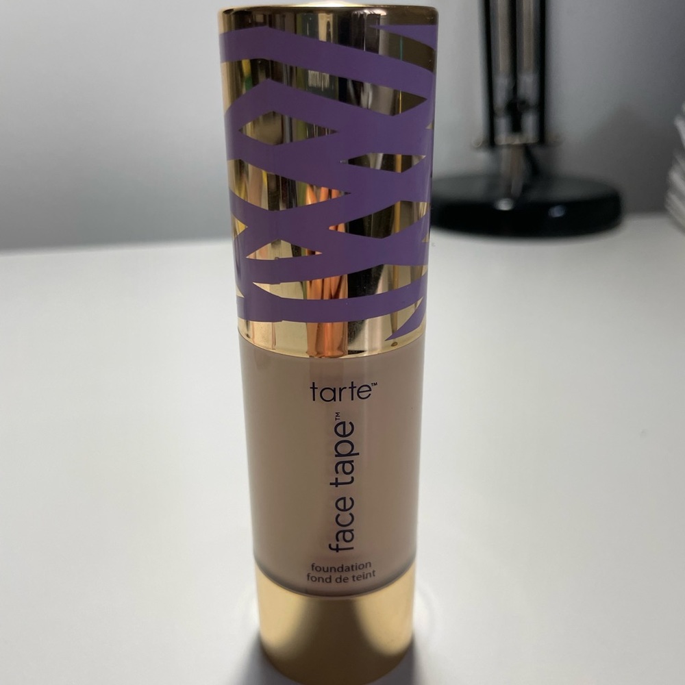 Tarte face tape foundation- 15S fair light sand